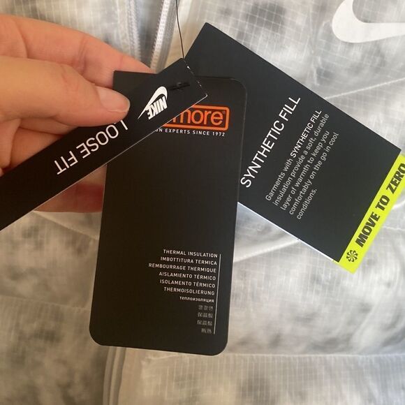 Women's Nike Jacket Sportswear Loose Fit Puffer-Synthetic Fill- Size LARGE - Picture 11 of 17